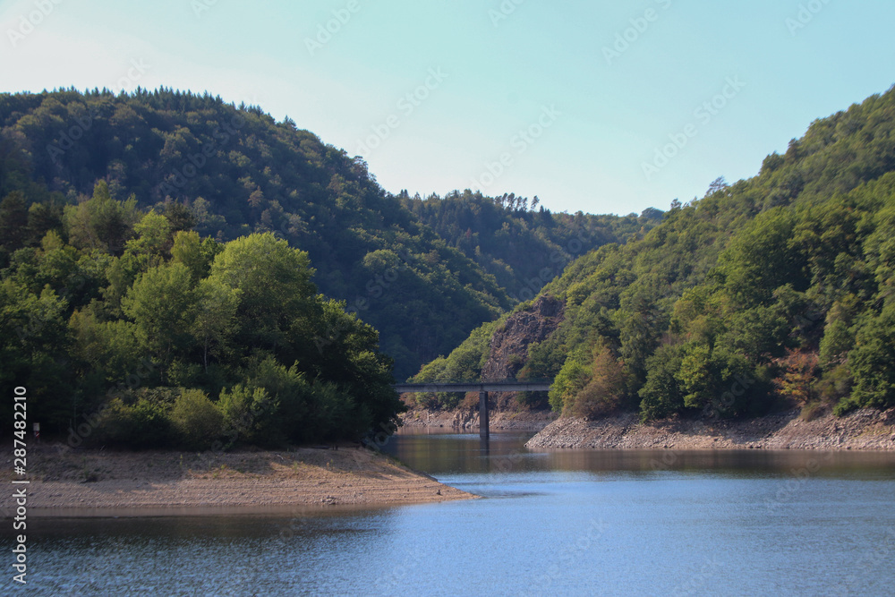 Auvergne - Puy-de-Dôme - Lac du barrage de Besserve