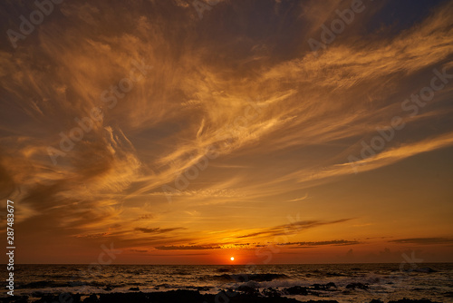 佐渡　長手岬の灯台の夕焼け