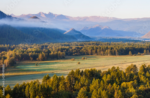Fototapeta Naklejka Na Ścianę i Meble -  Picturesque mountain valley, morning light