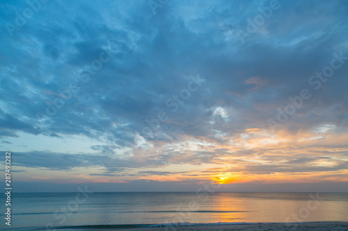 Siluette sunset at the beach © pandaclub23