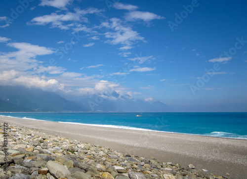 Fototapeta Naklejka Na Ścianę i Meble -  Beach of pacific ocean in Hualien or Hualian, Taiwan with sand and marbles.