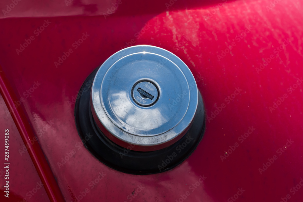 古い車の給油口 OIL FILLER PORT DEVICE of my car 古い車の給油口 OIL FILLER PORT DEVICE of my car
