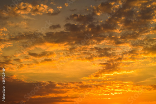 Fototapeta Naklejka Na Ścianę i Meble -  Golden sky and cloud during sunset over the sea