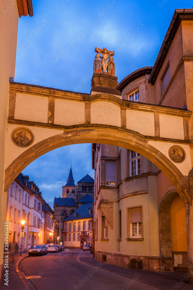 Fototapeta premium Panorama of Trier at night