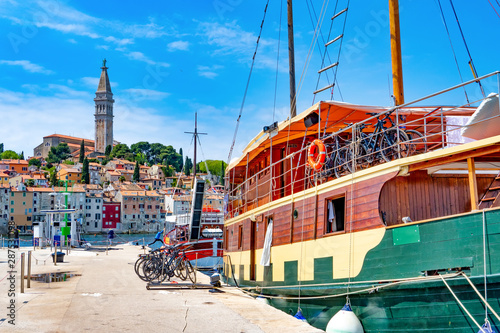 Altstadt und Hafen Rovinj, Kroatien photo