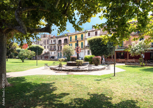 Bild auf Leinwand Marta (Italy) - A little medieval town on Bolsena lake with suggestive sidewalk