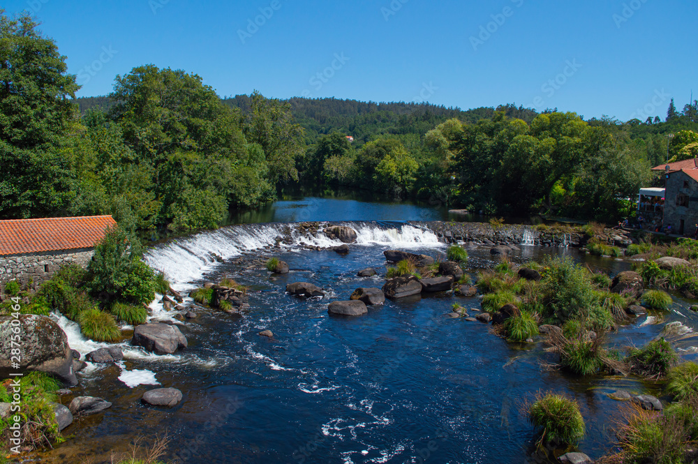 Cascada en el río Tambre / Waterfall on the Tambre River. Ponte Maceira. A Coruña