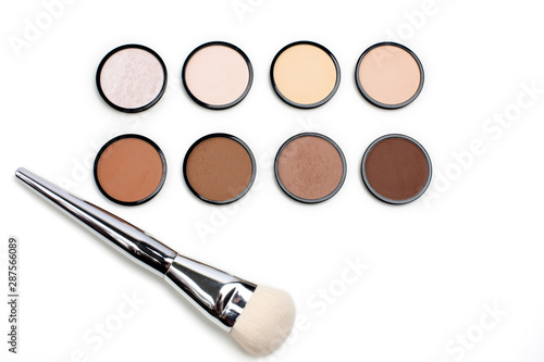 Kit of contouring refill with a brush