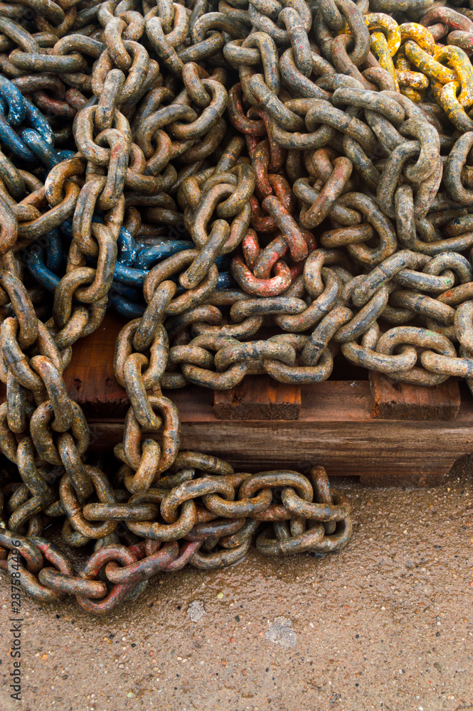 Anchor chain over an old pallet in the port. Anchor chain over an old pallet in the port.