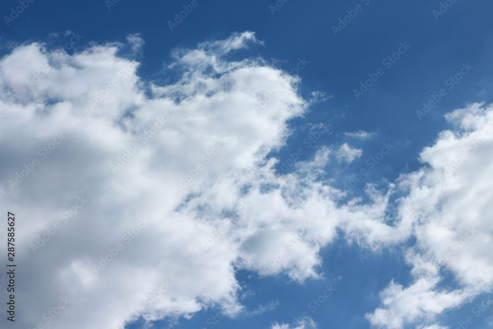 Obraz premium beautiful dark blue sky and white clouds