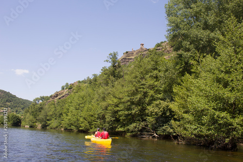 Descente rivière des gorges de l'allier en Canoé-kayak vers Chavaniac-Lafayette Tourisme Haute-Loire