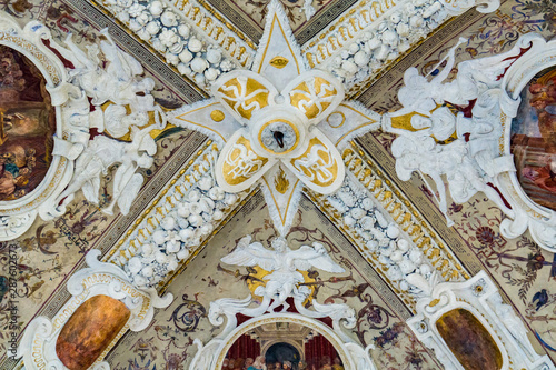 Decorative ceilings of  Log...