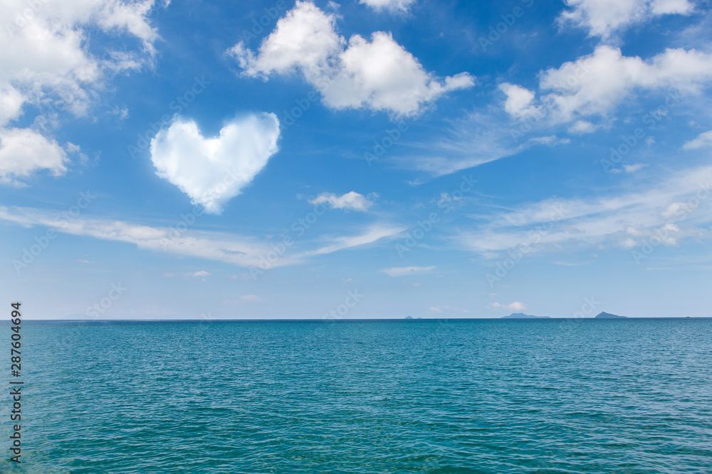 Obraz premium sea and blue sky