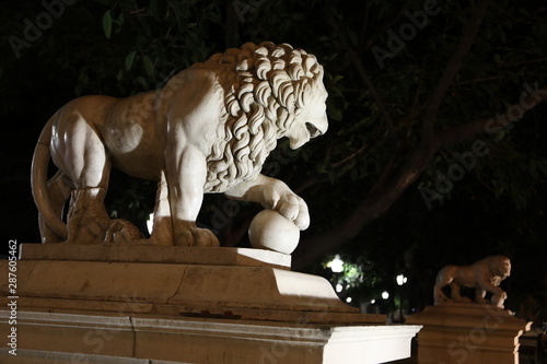 Leones del parque de Canalejas photo