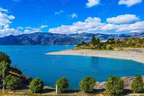 Fototapeta Naklejka Na Ścianę i Meble -  Azure lake among the colorful mountains