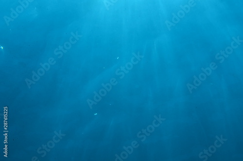  acuático piscina azul mar con textura natación verano claro oceáno abstracta recubrir turquesa dechado mecer olas aseado liquida diáfano mojado mecer olas acuático naturaleza alumbrado