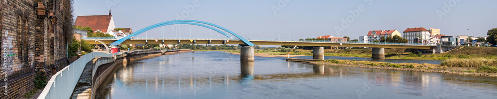 Obraz premium german and polish border bridge panorama frankfurt oder and sublice