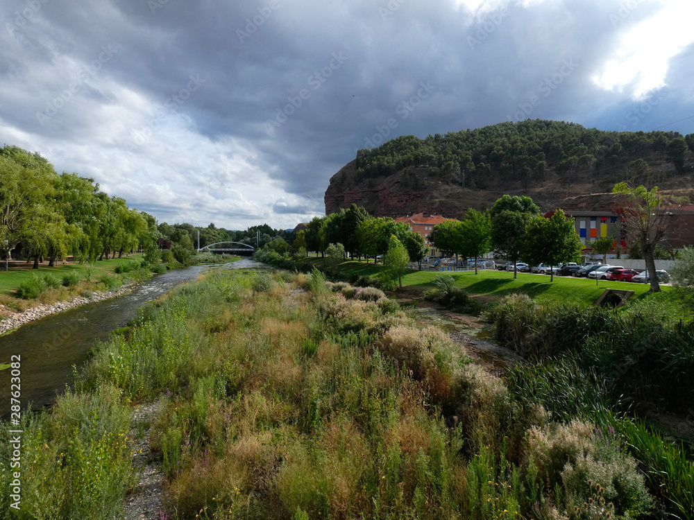 Río Najerilla a su paso por la población de Nájera; paso del camino de Santiego Río Najerilla a su paso por la población de Nájera; paso del camino de Santiego