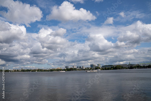 Hamburger Alster mit Wolken © John