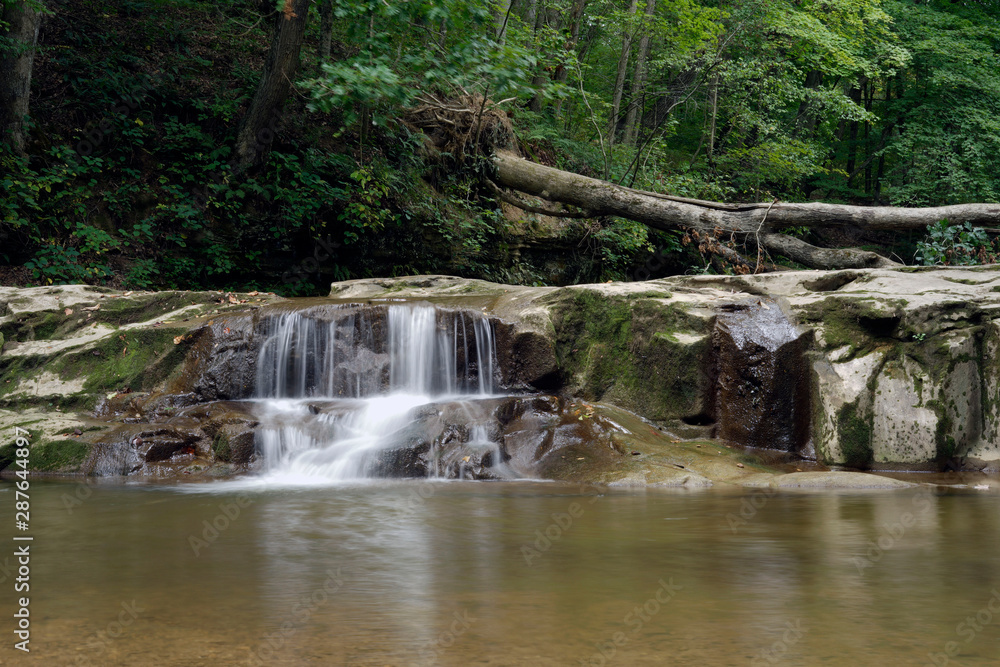 Naklejka premium Waterfall at Falls Creek Gorge