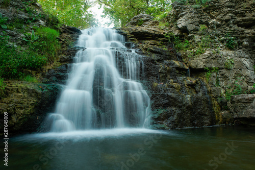 Fototapeta Naklejka Na Ścianę i Meble -  Waterfall located at Frace Park Indiana in cass county