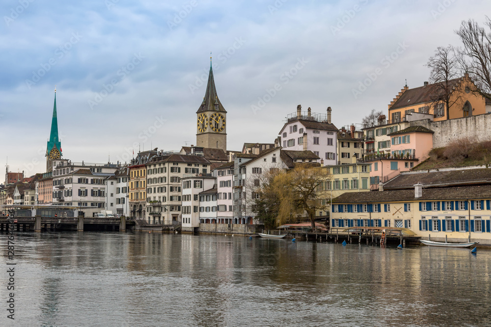Altstadt von Zürich am Fluss Limmat