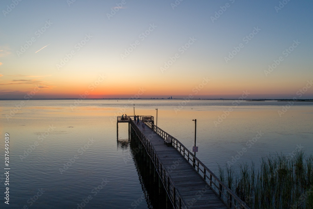 Obraz premium pier at sunset