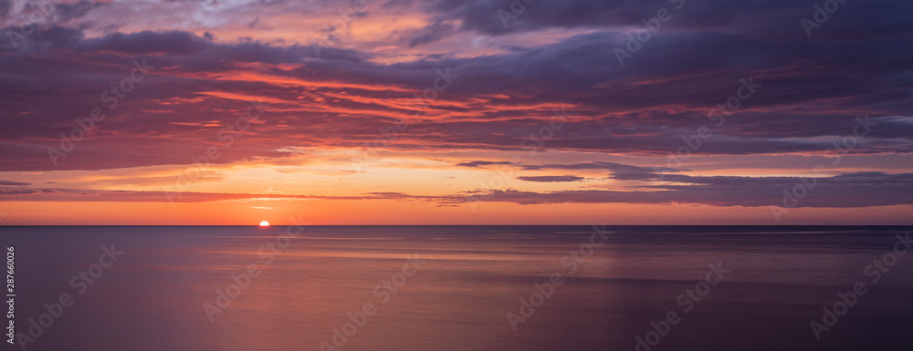 Obraz premium Sunset over south shields coastline north east england