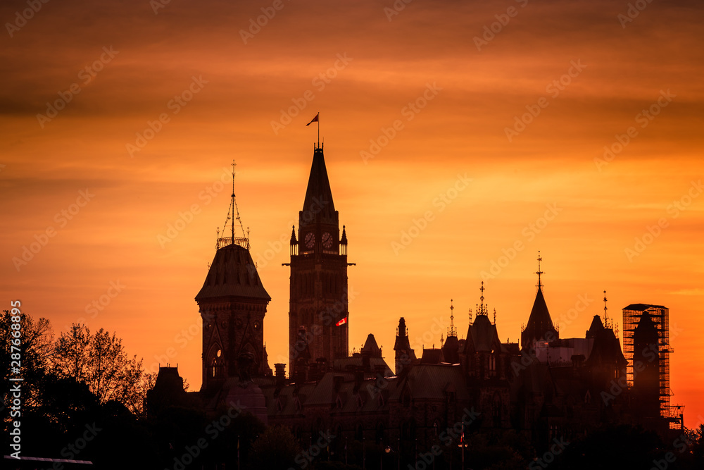 Fototapeta premium View of Ottawa city buildings and Rideau canal from Mackenzie King bridge during sunset