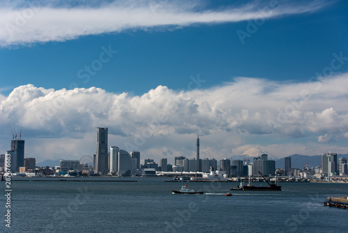 横浜と富士山 © youreyesonly