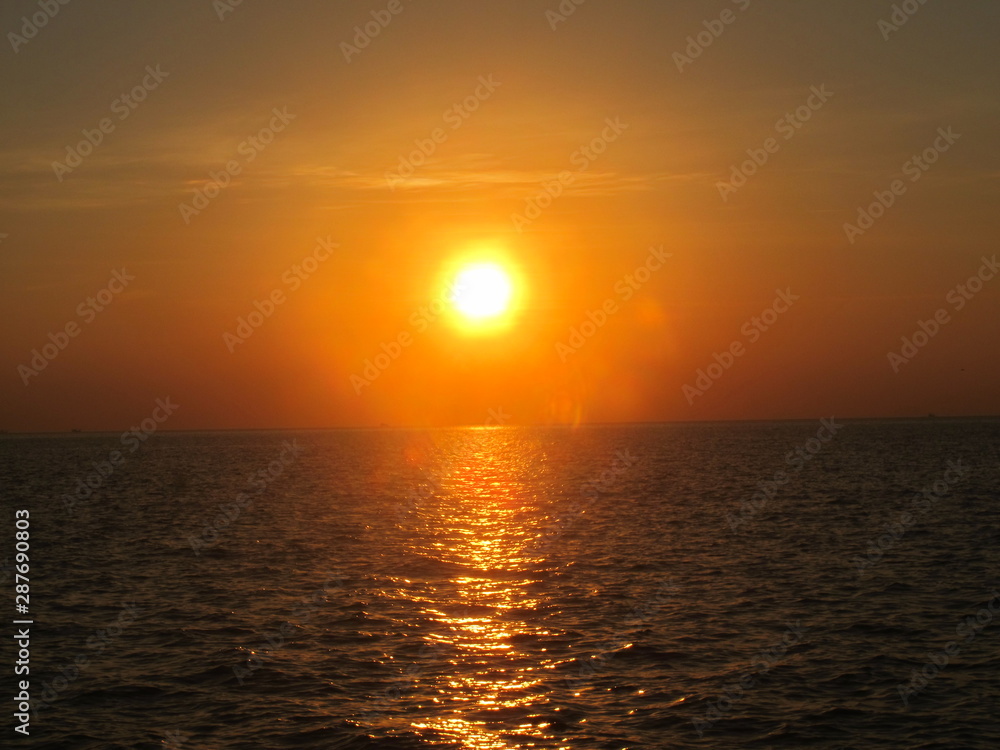 Fototapeta premium sunset over the sea