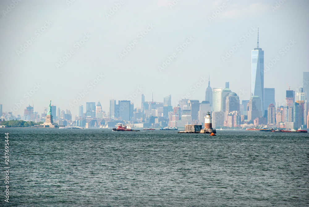 Blick zur Skyline von Mahattan, New York City von Staten Island