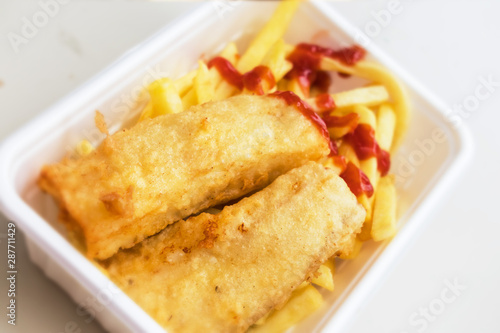 フィッシュ&チップス British fast food fish and chips