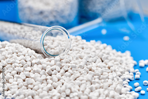 Obraz na płótnie Closeup of a white chalk polymer granule