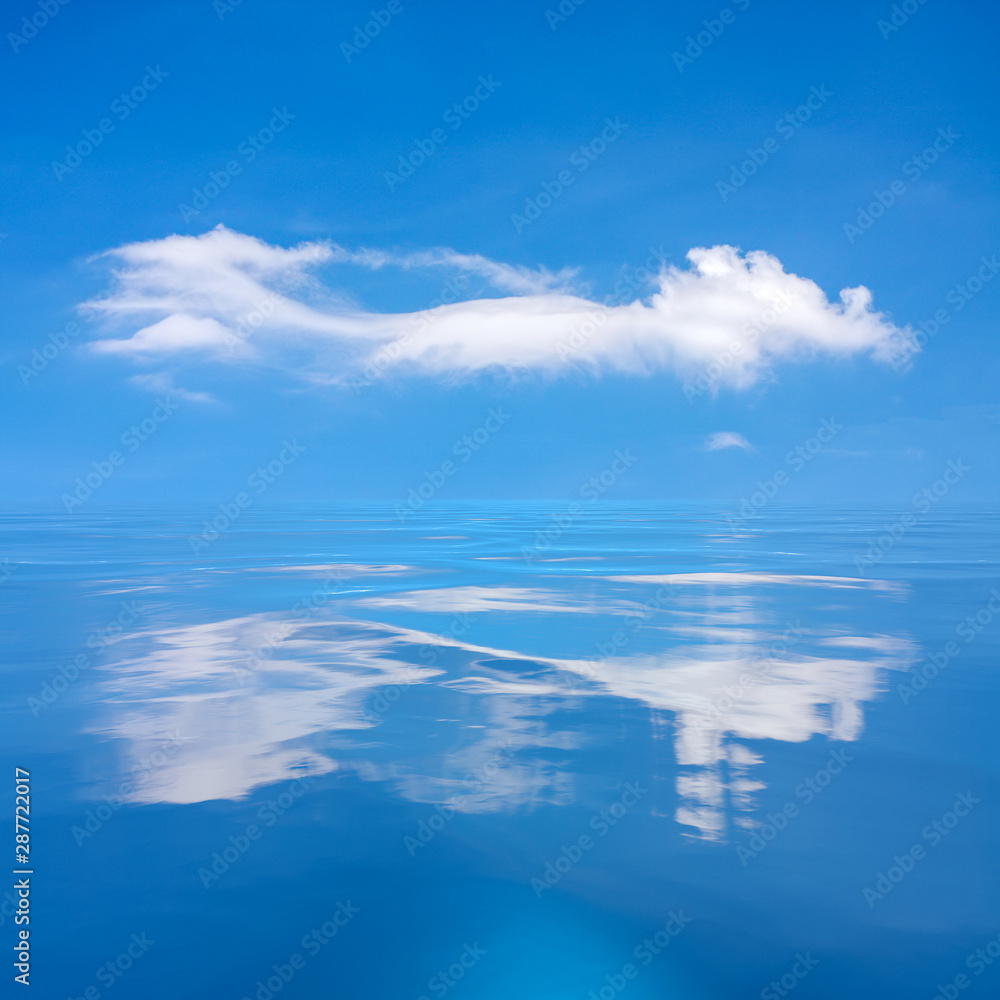Obraz premium blue sky with white cloud over the sea