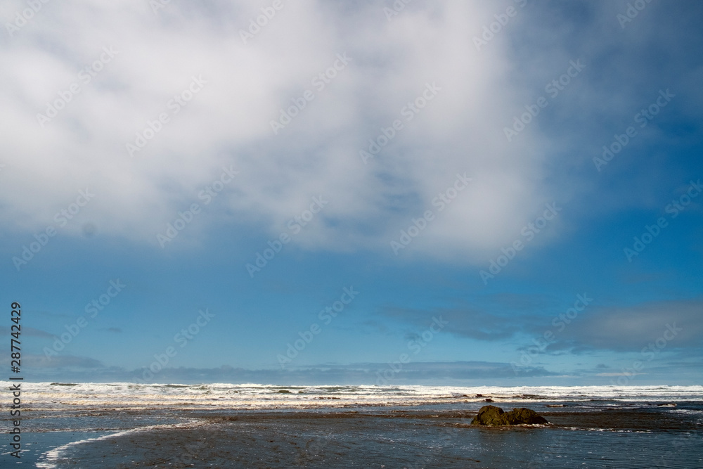 Fototapeta premium clouds over the sea