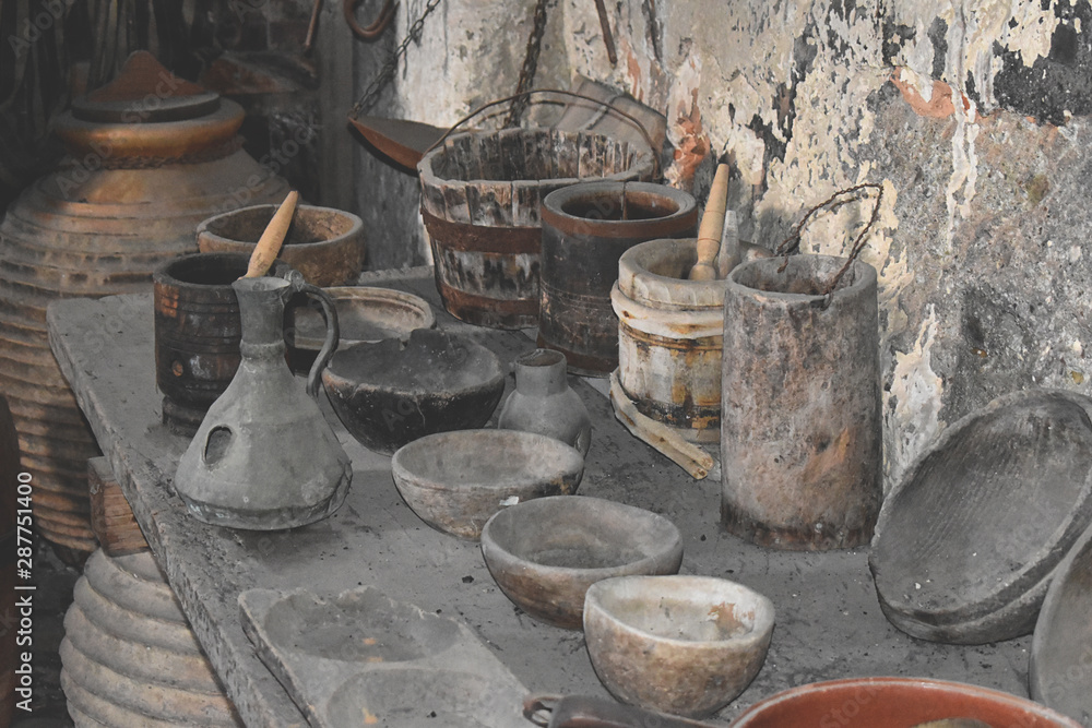 beautiful picture with old food bowls.jpg
beautiful picture with old food bowls.jpg