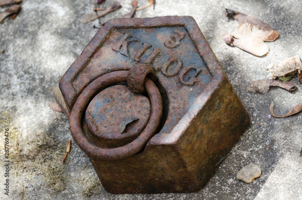 Old rusty weight 5 (five) Kilograms Old rusty weight 5 (five) Kilograms