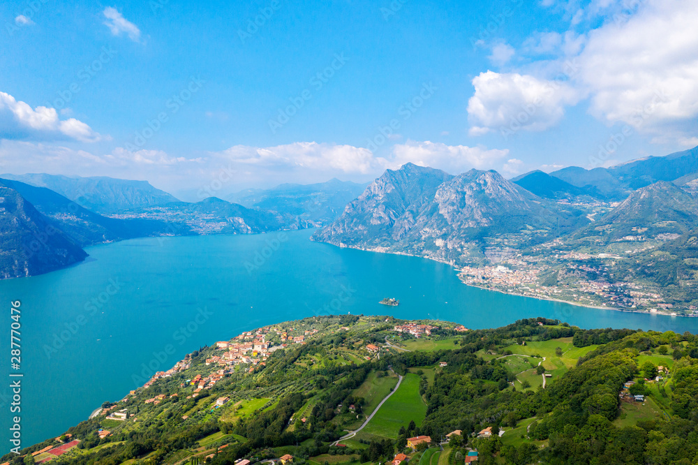 Fototapeta premium Lago D'Iseo (IT) - Monte Isola - vista aerea verso nord