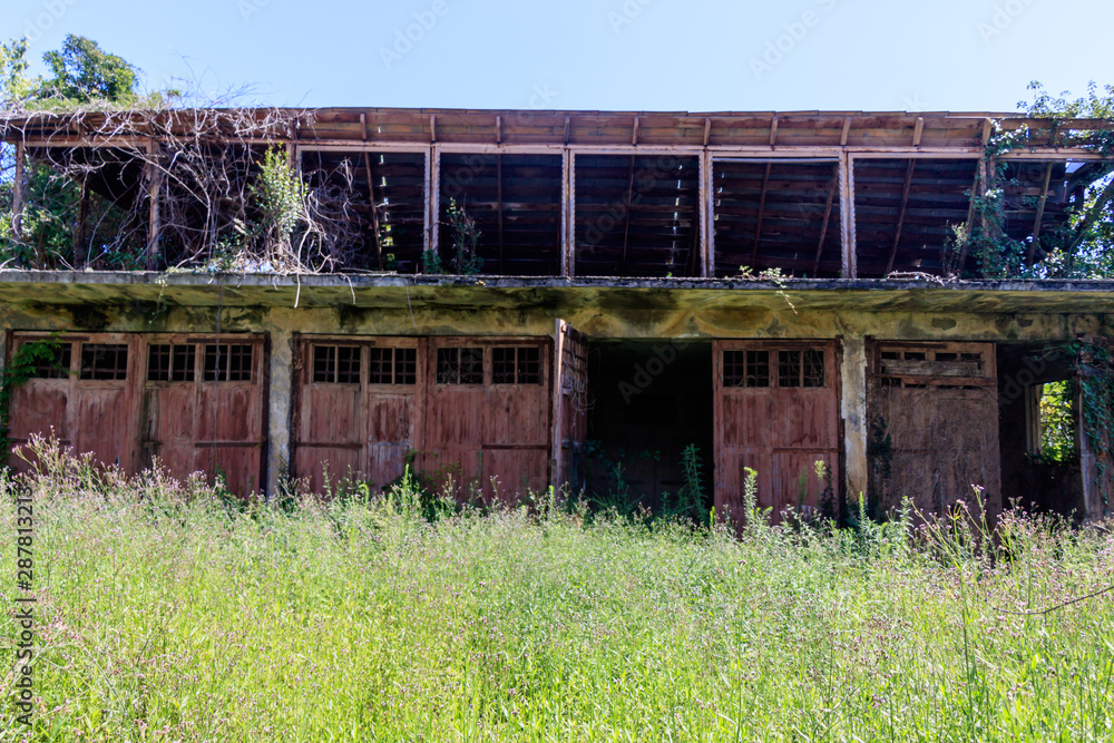 Obraz premium empty old wooden stable.