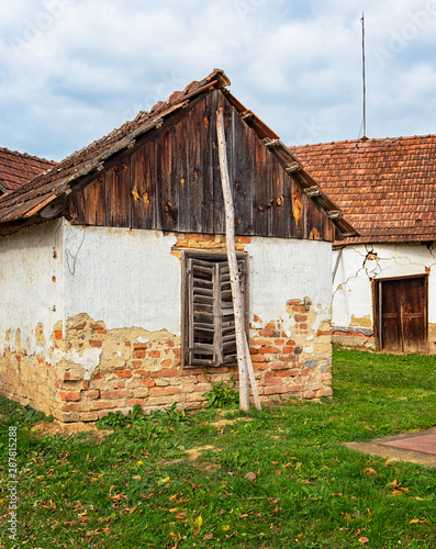 Traditional countryside hou...