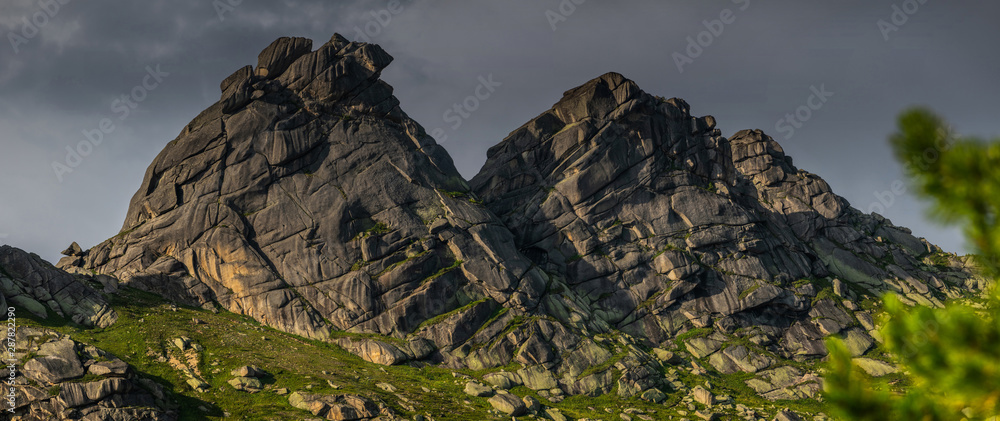 Obraz premium Gorgeous panoramic view on top of western Sayan mountain range during summer sunset in Ergaki national park, Siberia, Russia