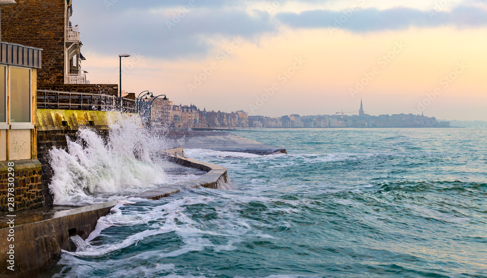 Φωτογραφία High tide in Saint-Malo