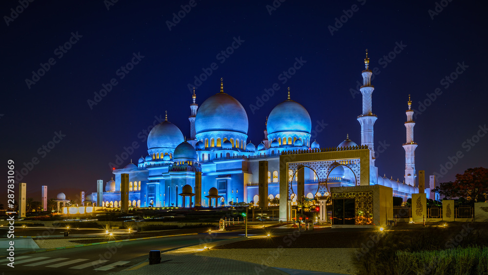 Obraz premium Sheikh Zayed Grand Mosque in Abu Dhabi 7