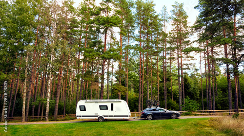 Camping Urlaub in Schweden mit dem Wohnwagen und Fahrrädern © www.push2hit.de