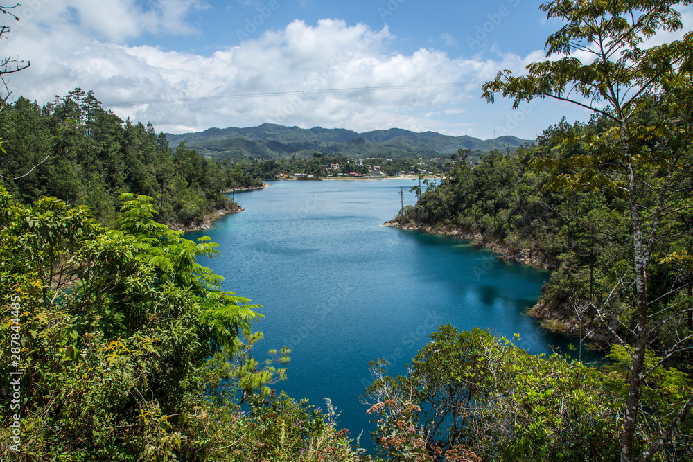 Naklejka premium Montebello and its beautiful blue lake. Mexico