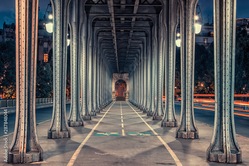 Bir-Hakeim bridge at sunset in Paris © Stockbym