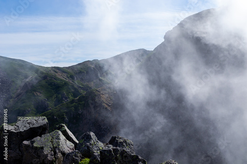 乗鞍　魔王岳の山肌にかかる雲