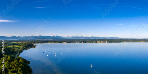 Der Starnberger See bei Ambach, Bayern, Deutschland