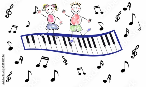 Piano y pareja de niños sobre fondo blanco.